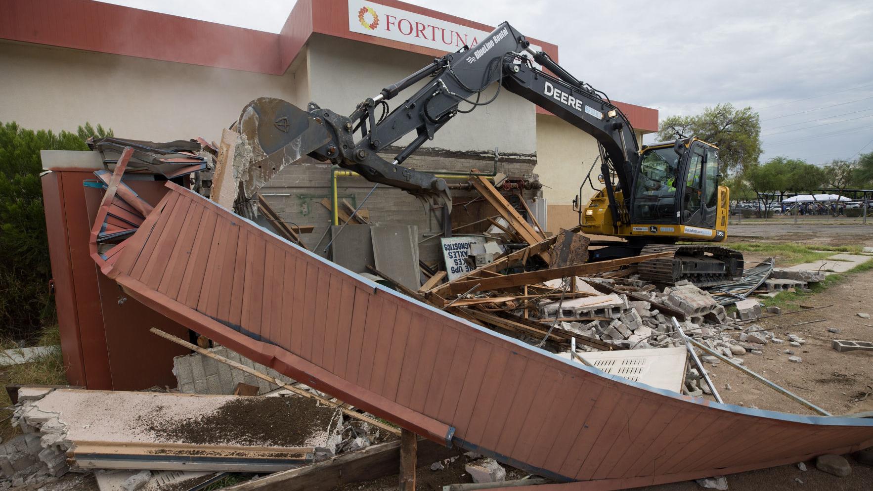 Pima Community College razing old motel to make way for new technology center